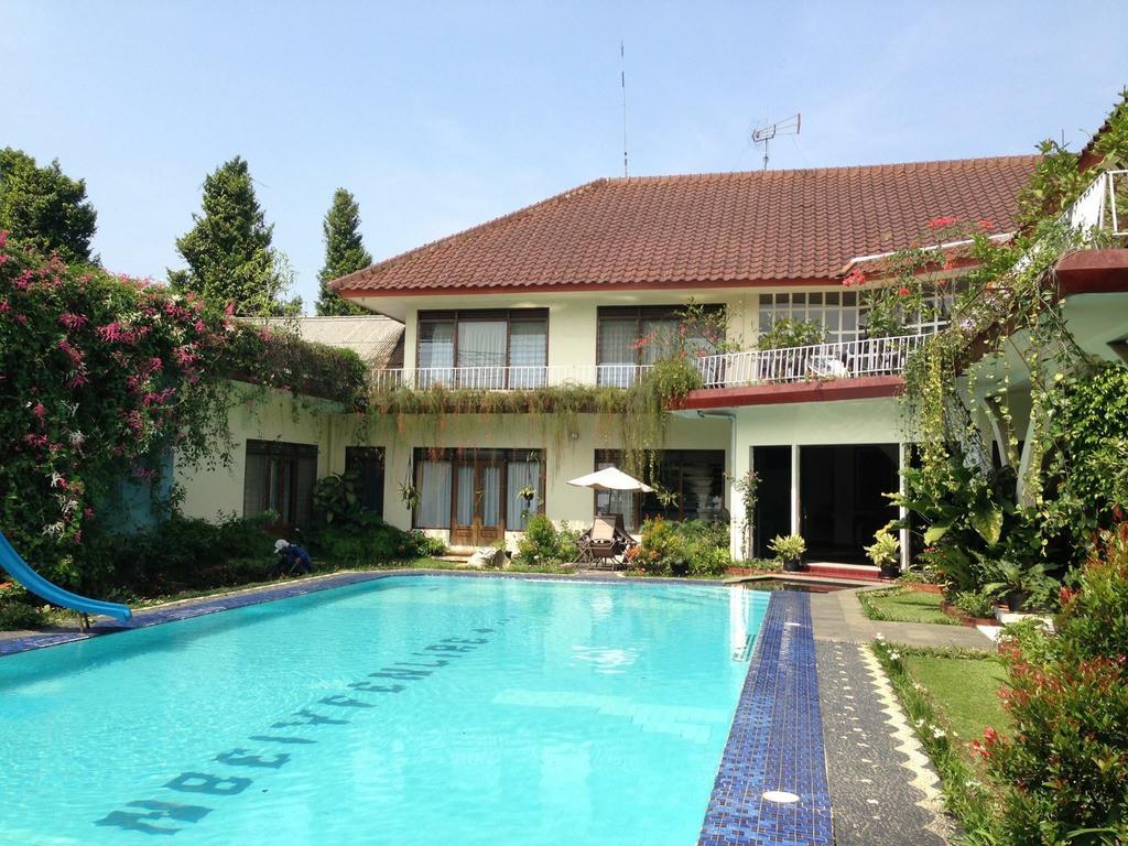 The Garden Family Pensión Bogor Exterior foto