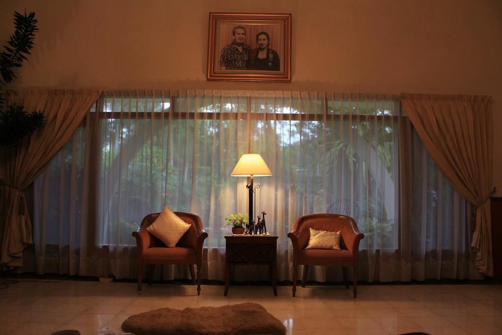 The Garden Family Pensión Bogor Exterior foto
