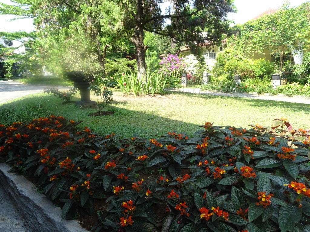 The Garden Family Pensión Bogor Exterior foto