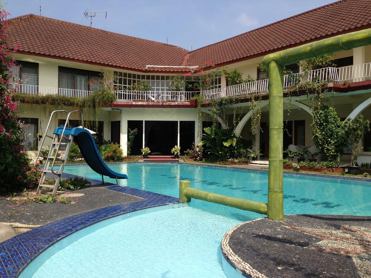 The Garden Family Pensión Bogor Exterior foto