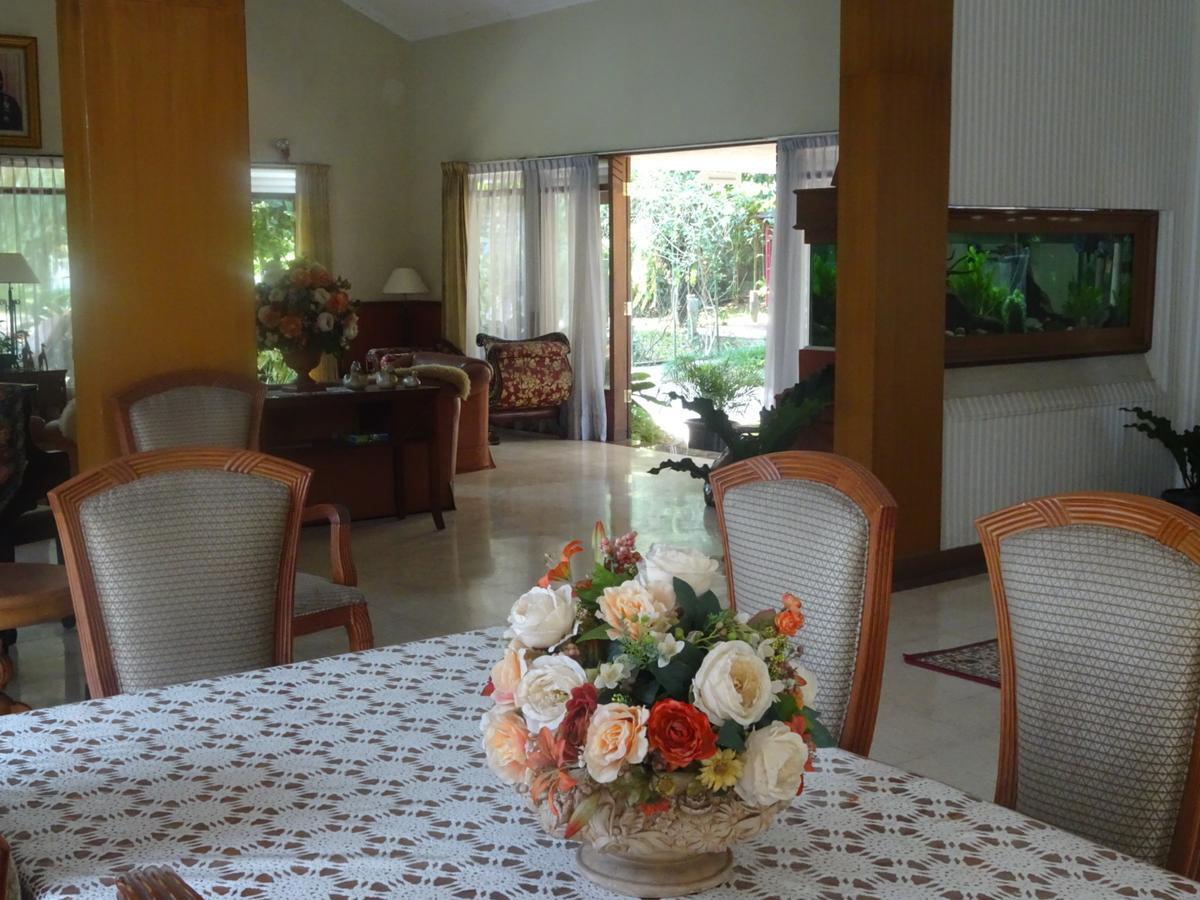 The Garden Family Pensión Bogor Exterior foto